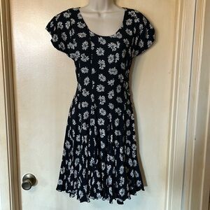 Starina black and white floral mini size M